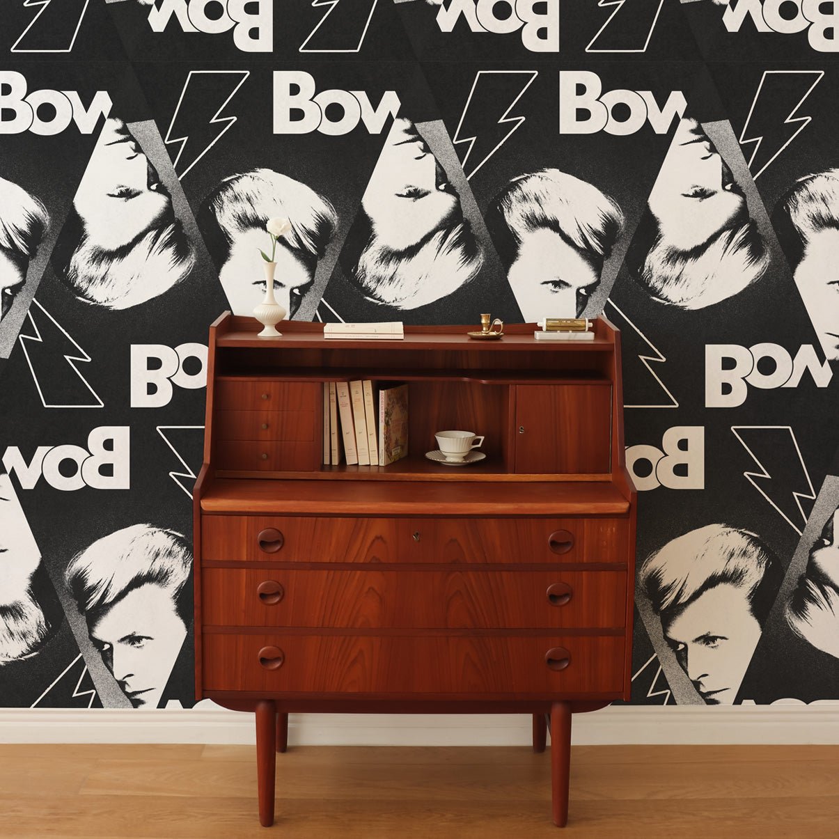 Iconic Bowie Wall Wallpaper - Repositionable and Eco - Friendly - Pasquín Store